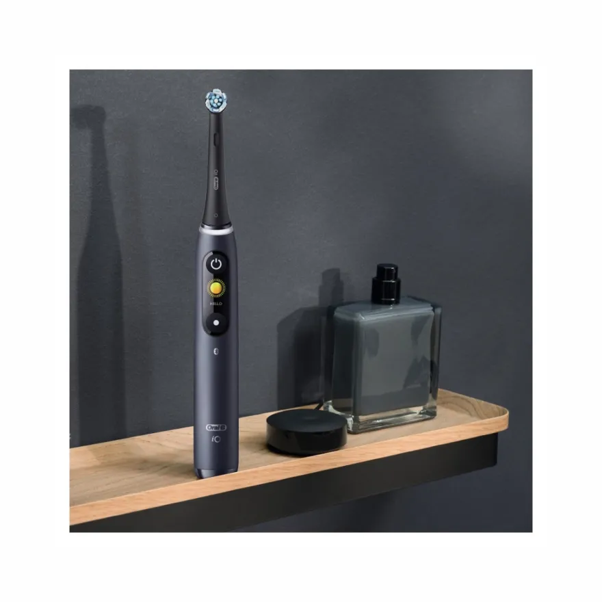 Oral-B Spazzolino Elettrico Ricaricabile iO 8S Nero, 2 Testine, 1 Custodia Da Viaggio, 1 Spazzolino